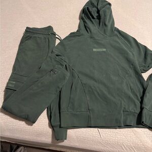 Alphalete Identity Pro Hoodie and Sweatpants Set
Evergreen size small